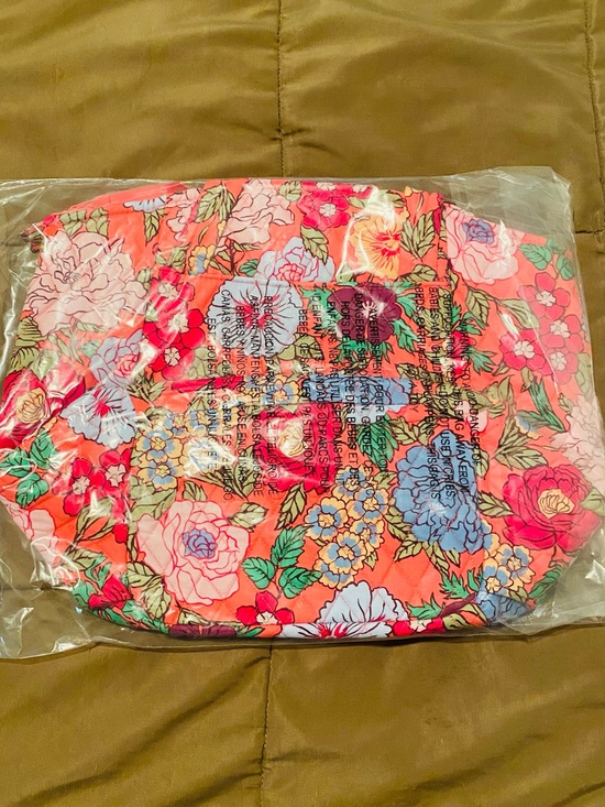 Vera Bradley Handbags - Vera Bradley Glenna Satchel. NWT. Vibrant Gardenias